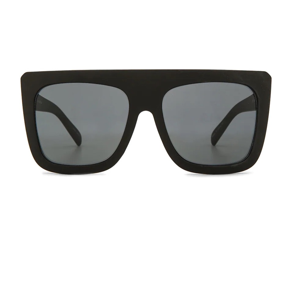 Cafe racer quay Australia matte black with case and wipe